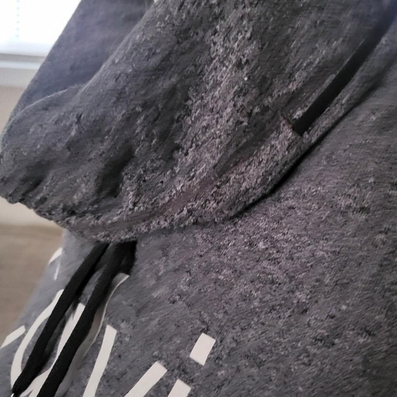 Calvin Klein - Picture 2 of 3